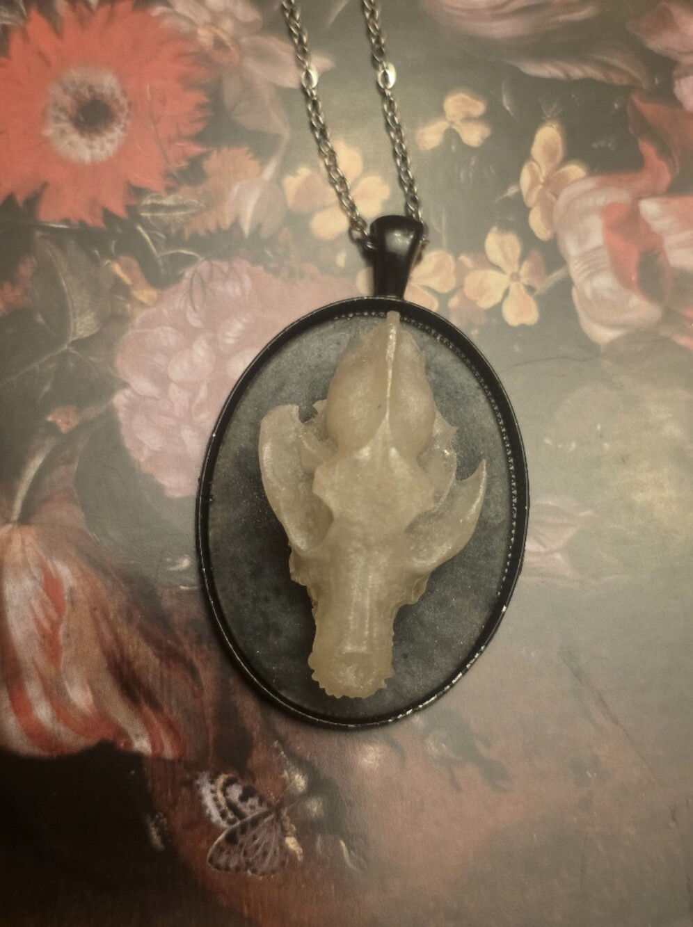 Wolf Skull Cameo Pendant On Stainless Steel  Silver Tone Chain Necklace